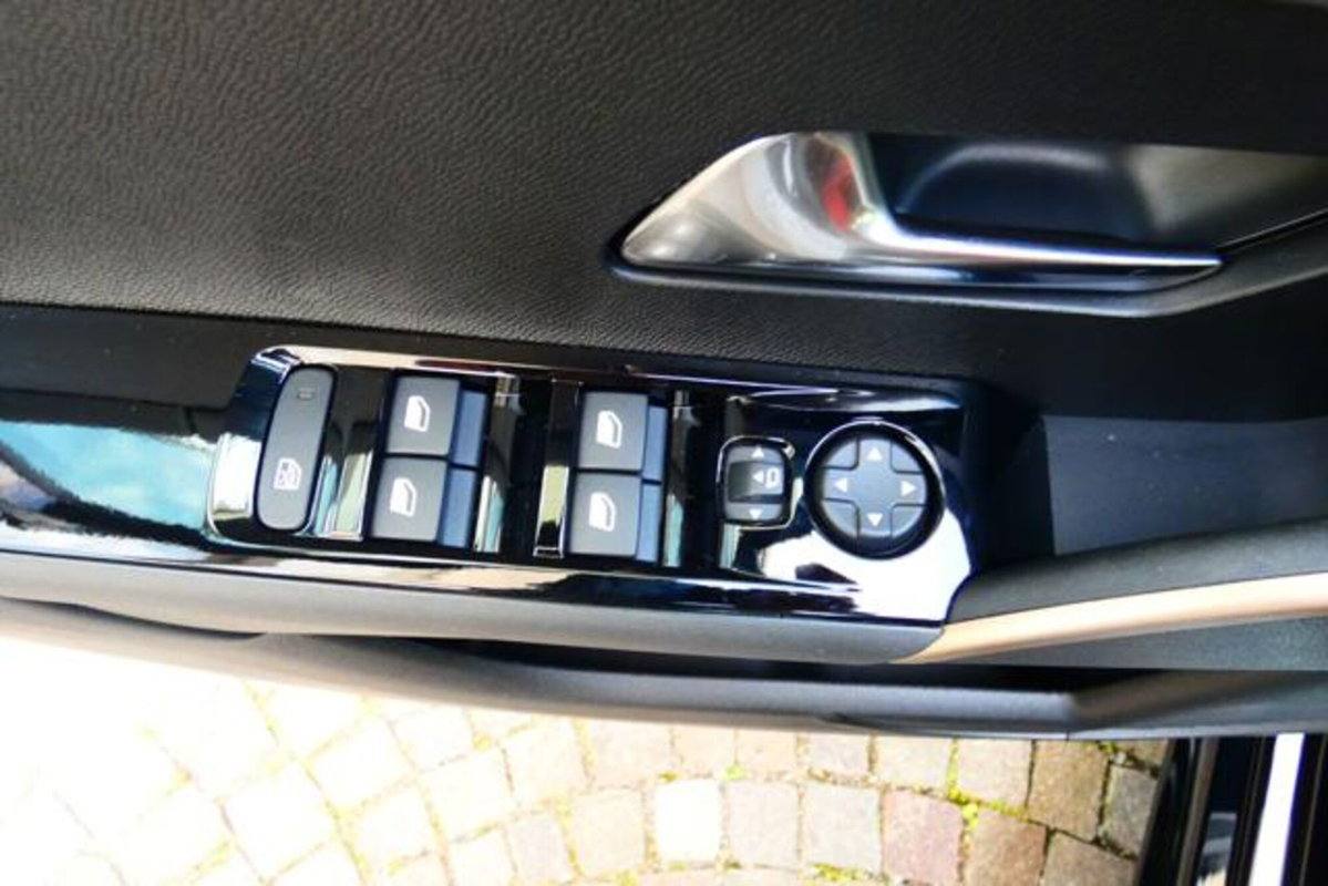Lancia Ypsilon 1.2 mhev Edizione Cassina e-dct (20)