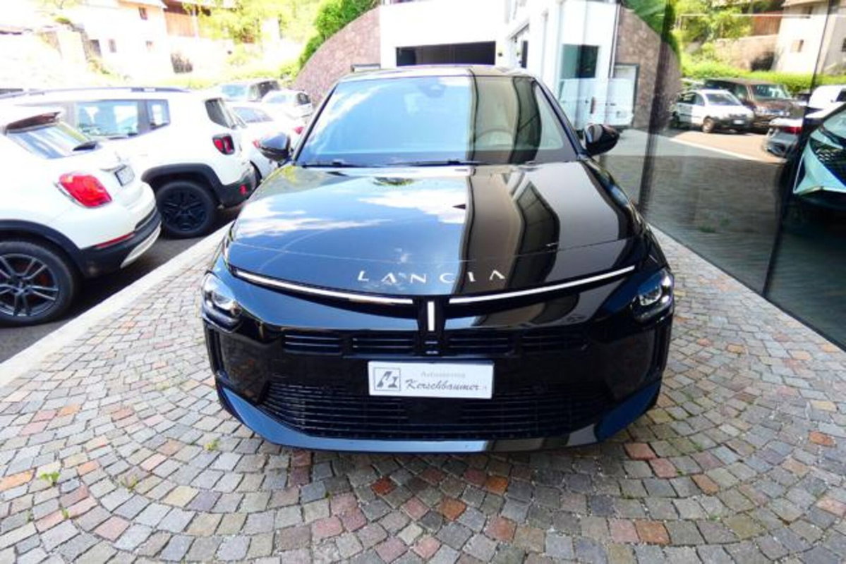 Lancia Ypsilon 1.2 mhev Edizione Cassina e-dct (3)