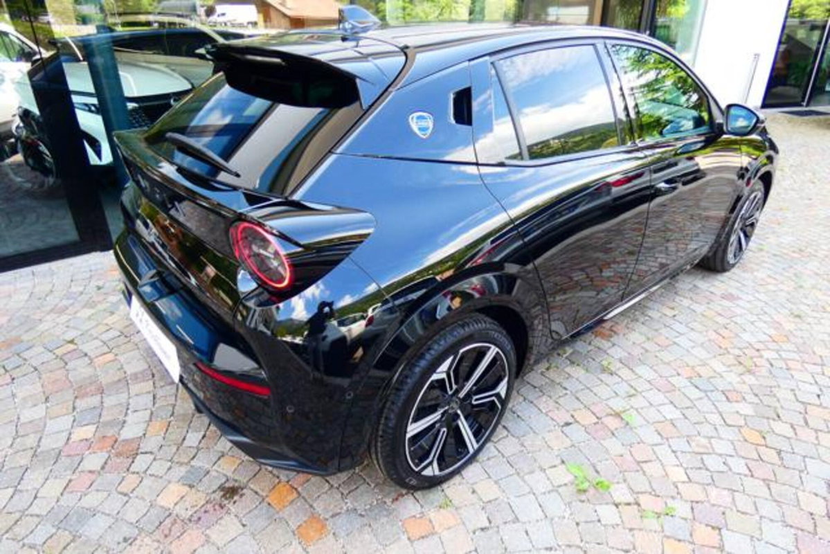 Lancia Ypsilon 1.2 mhev Edizione Cassina e-dct (5)