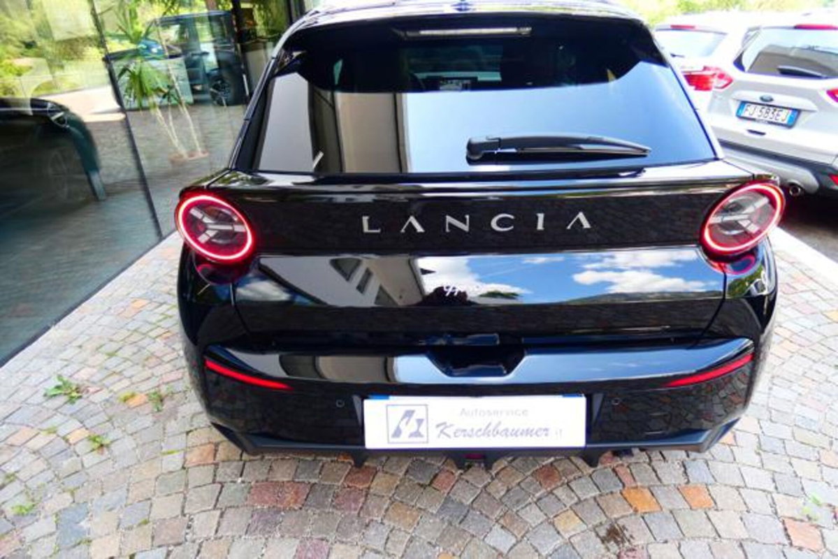 Lancia Ypsilon 1.2 mhev Edizione Cassina e-dct (6)