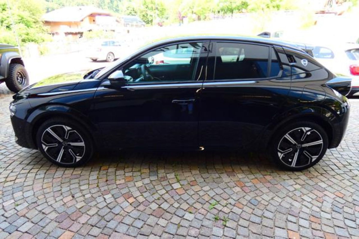 Lancia Ypsilon 1.2 mhev Edizione Cassina e-dct (7)