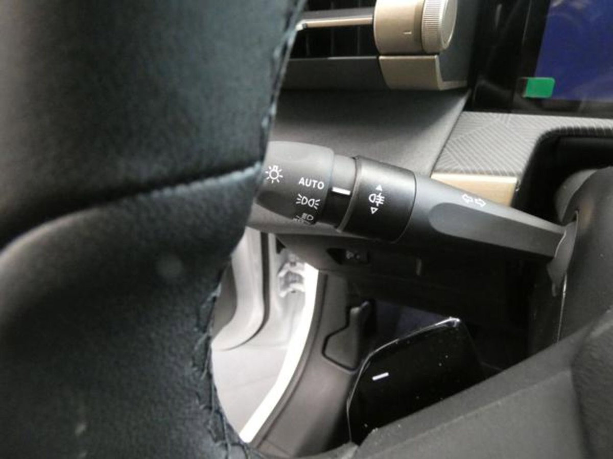 Lancia Ypsilon 1.2 mhev Edizione Cassina e-dct (16)