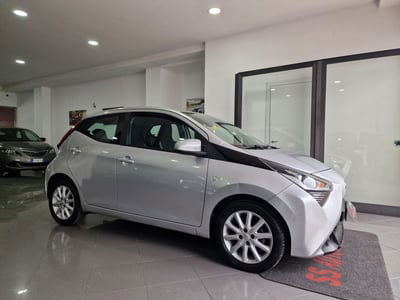 Toyota Aygo 1.0 VVT-i 69 CV 5 porte x-play MMT usata