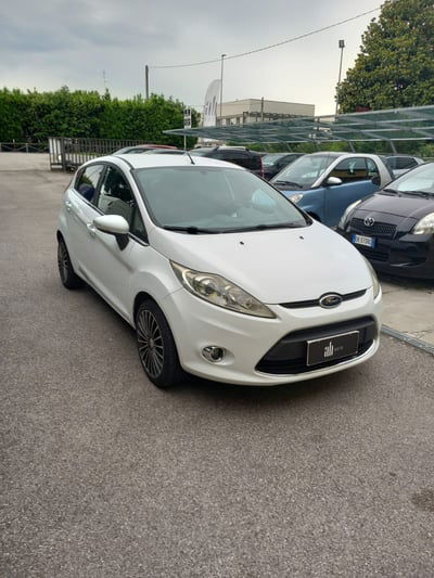 Ford Fiesta 1.4 5 porte Bz.- GPL Titanium usata