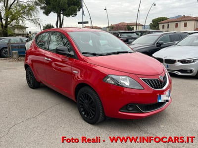 Lancia Ypsilon 1.0 FireFly 5 porte S&S Hybrid Ecochic Silver usata