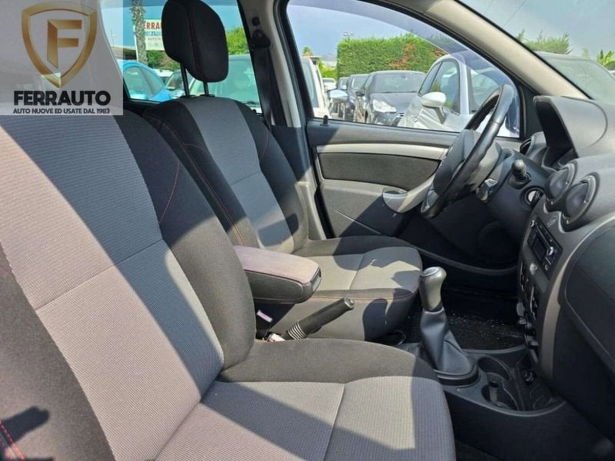 Dacia Duster 1.6 110CV 4x2 (6)