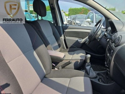 Dacia Duster 1.6 110CV 4x2 (6)