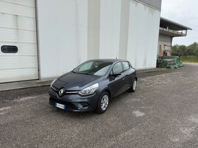 Renault Clio TCe 12V 75 CV 5 porte Moschino Life usata