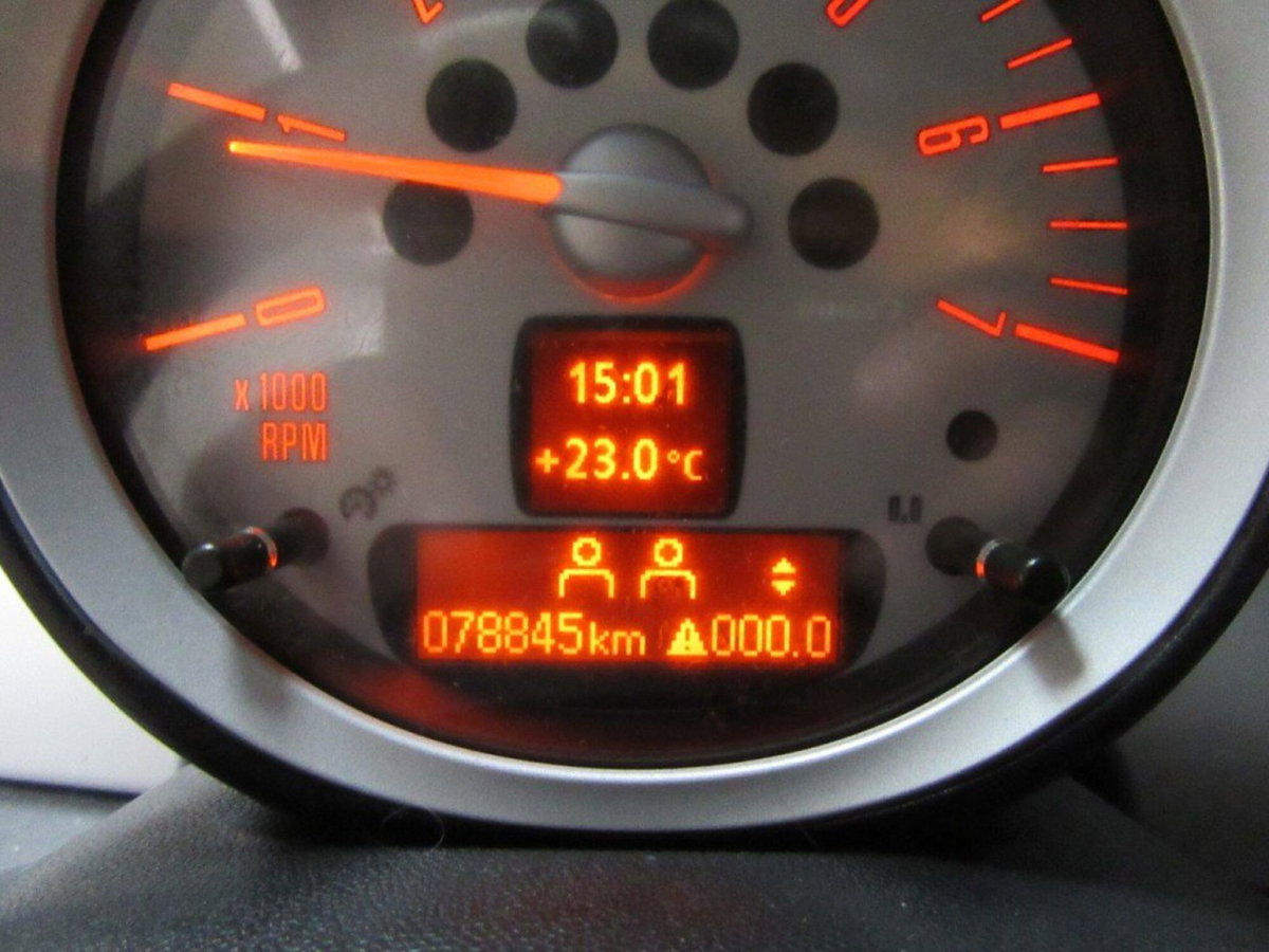 MINI Mini 1.6 16V Cooper D (5)