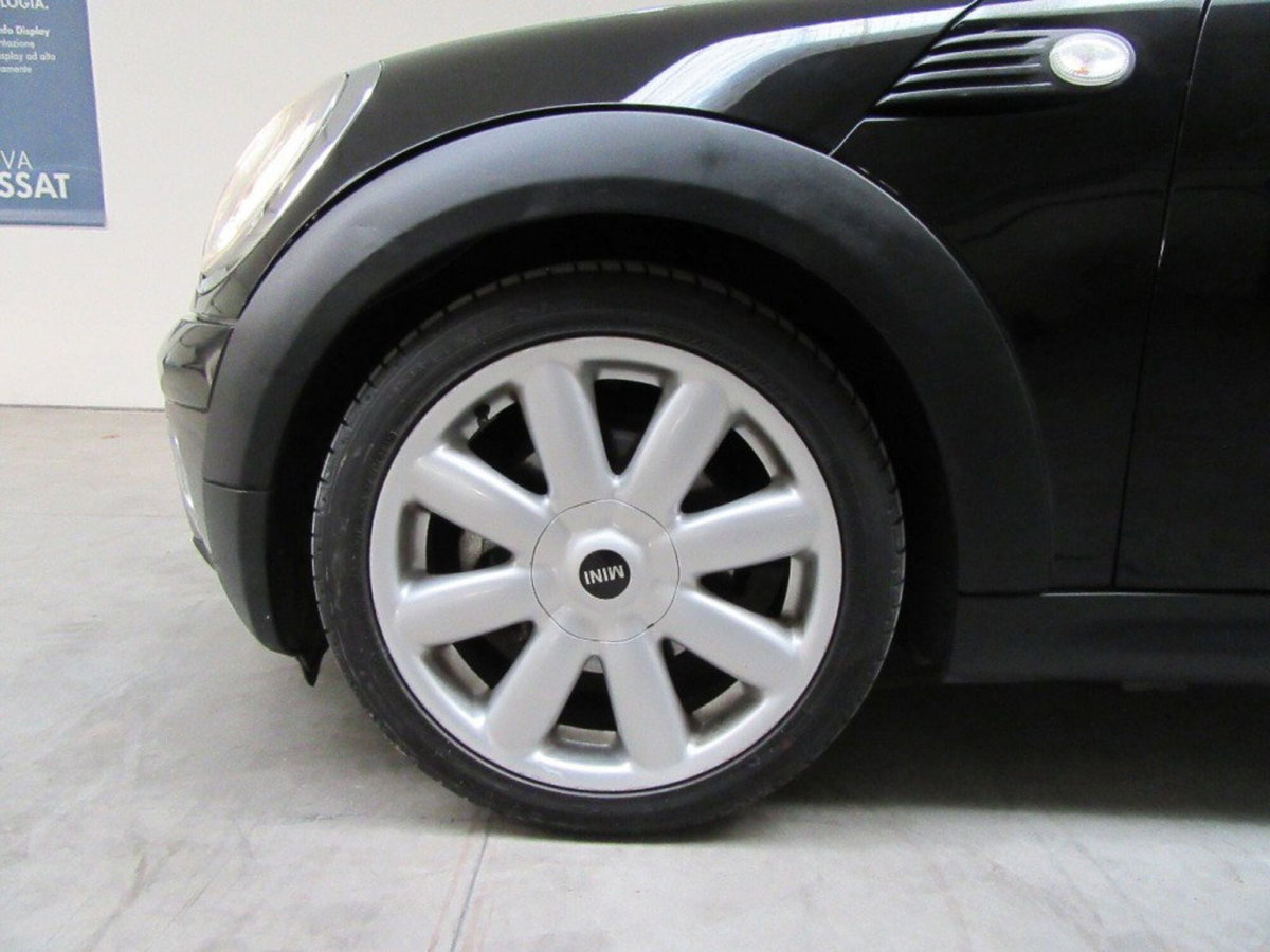 MINI Mini 1.6 16V Cooper D (7)