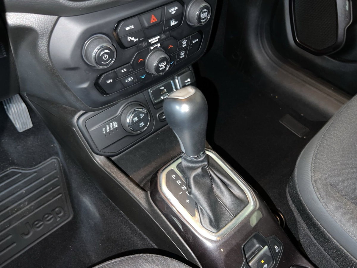Jeep Renegade 1.3 T4 190CV PHEV 4xe AT6 Limited (10)
