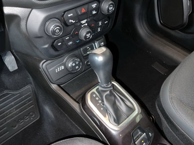Jeep Renegade 1.3 T4 190CV PHEV 4xe AT6 Limited (10)