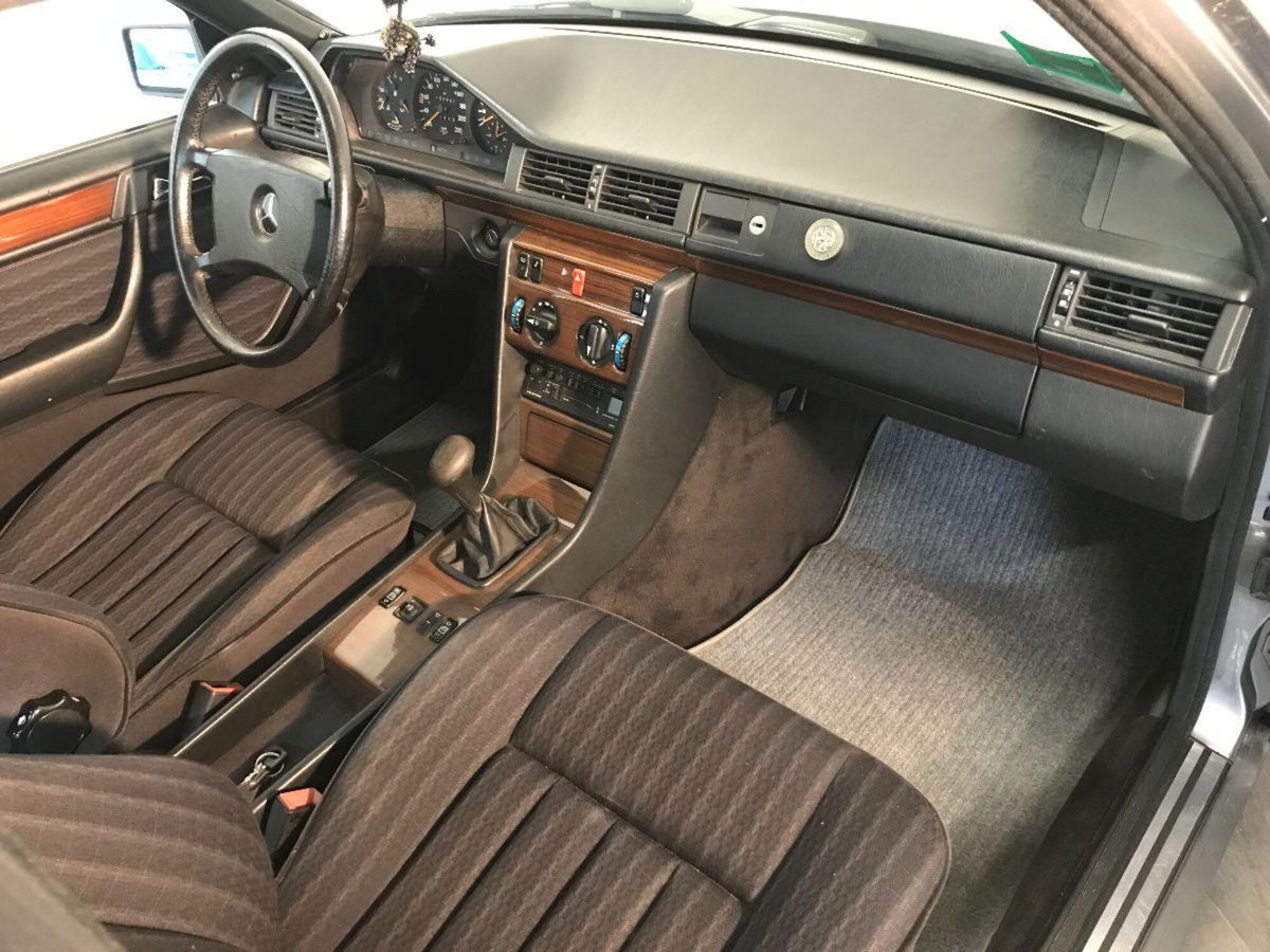Mercedes-Benz Classe E 200 Executive (10)