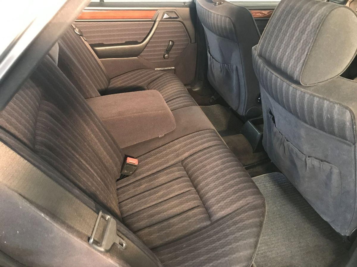 Mercedes-Benz Classe E 200 Executive (18)