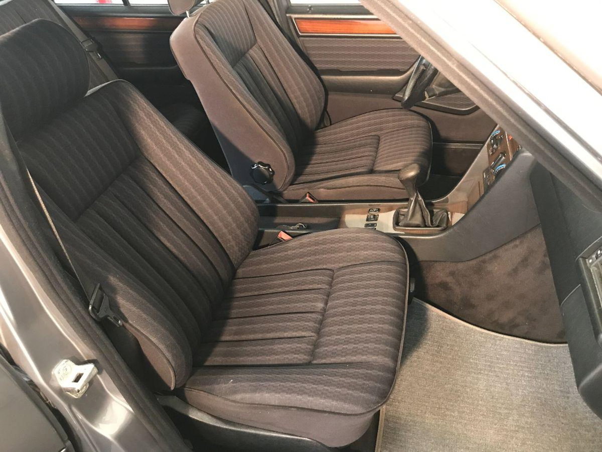 Mercedes-Benz Classe E 200 Executive (19)