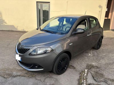 Lancia Ypsilon 1.0 FireFly 5 porte S&S Hybrid Silver Plus usata