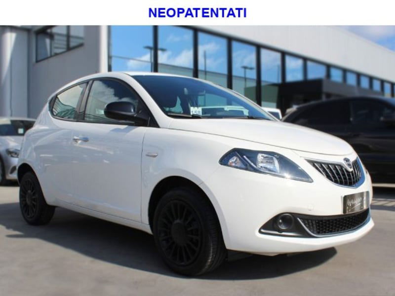 Lancia Ypsilon 1.0 FireFly 5 porte S&S Hybrid Silver Plus