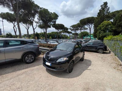 Lancia Ypsilon 1.0 FireFly 5 porte S&S Hybrid Silver Plus usata