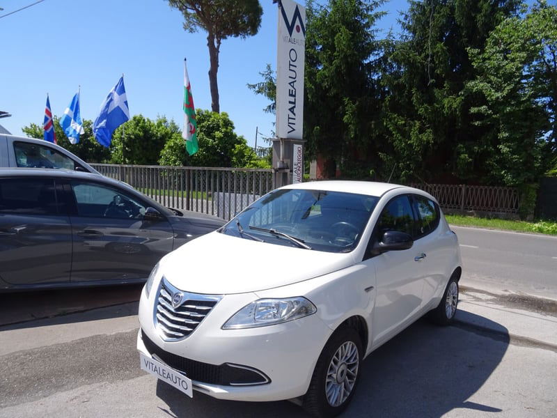 Lancia Ypsilon 0.9 TwinAir 85 CV 5 porte Metano Ecochic Elle