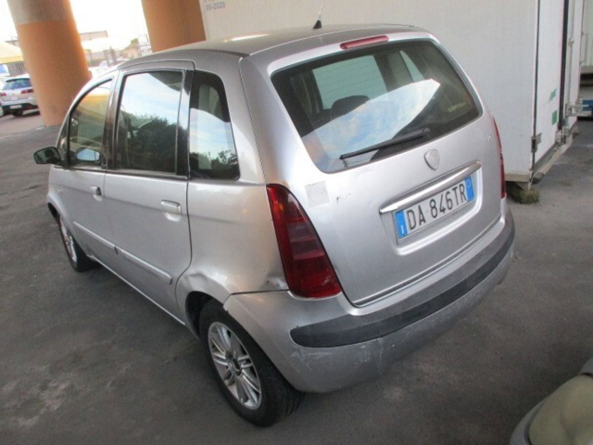 Lancia Musa Multijet 16V Oro (3)