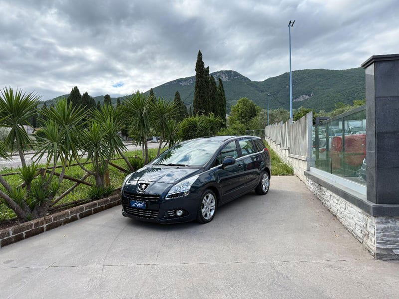 Peugeot 5008 1.6 e-HDi 112CV Stop&Start cambio robotizzato Allure