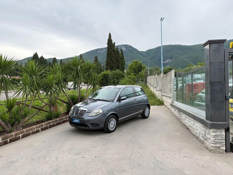 Lancia Ypsilon 1.3 MJT 75 CV Platino