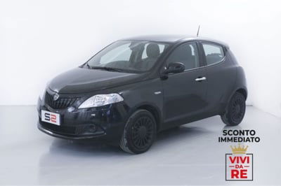 Lancia Ypsilon 1.0 FireFly 5 porte S&S Hybrid Ecochic Silver usata