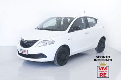 Lancia Ypsilon 1.0 FireFly 5 porte S&S Hybrid Ecochic Silver usata