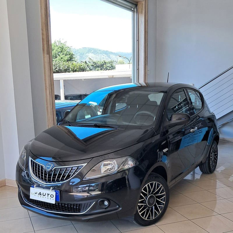 Lancia Ypsilon 1.0 FireFly 5 porte S&S Hybrid Ecochic Silver