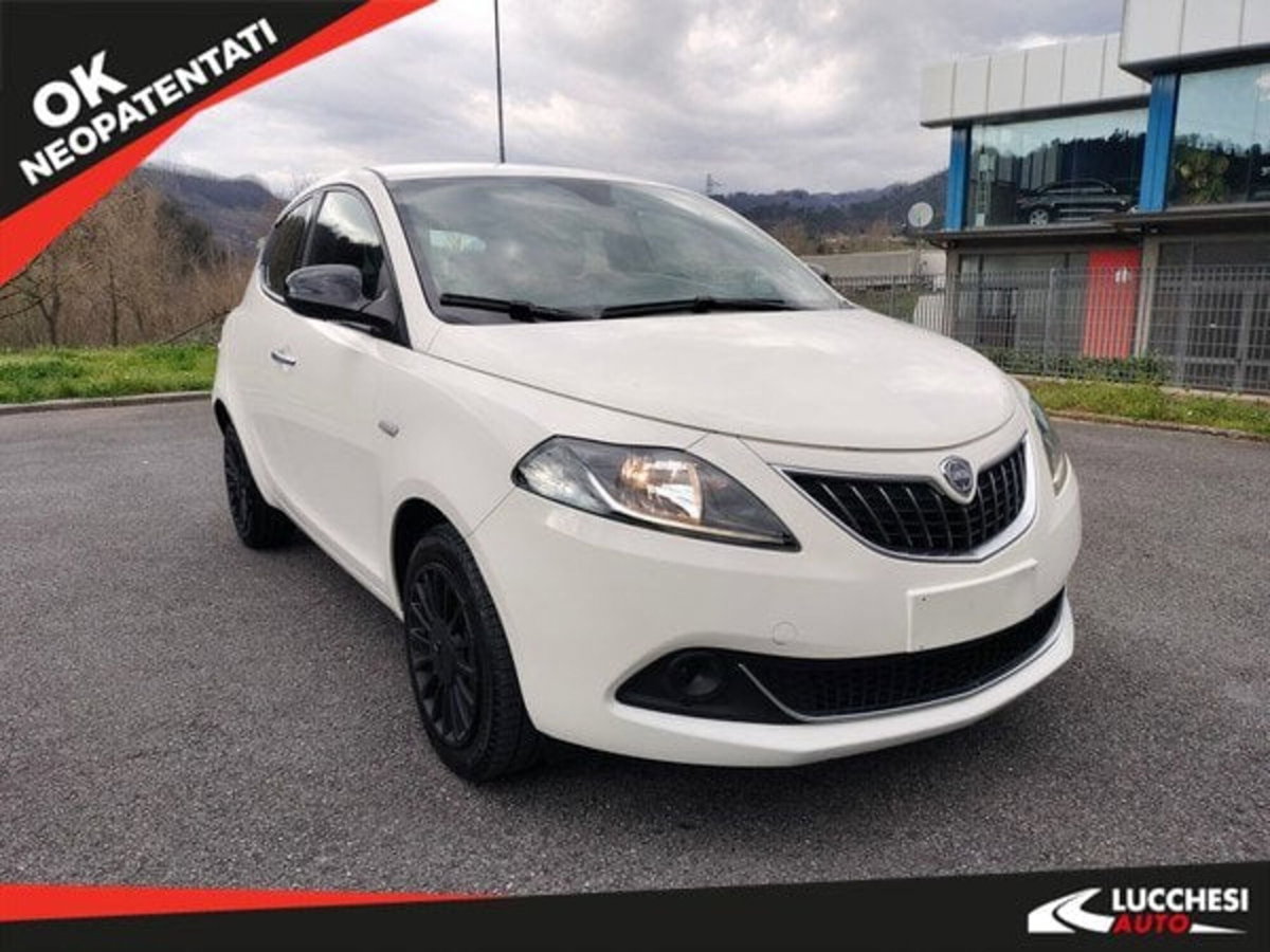 Lancia Ypsilon 1.0 FireFly 5 porte S&S Hybrid Ecochic Silver