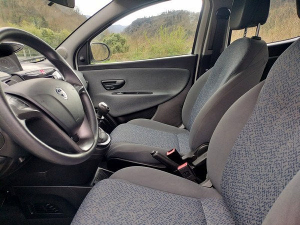 Lancia Ypsilon 1.0 FireFly 5 porte S&S Hybrid Ecochic Silver (10)