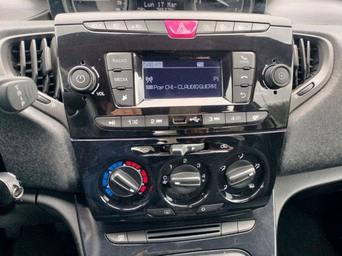 Lancia Ypsilon 1.0 FireFly 5 porte S&S Hybrid Ecochic Silver (14)