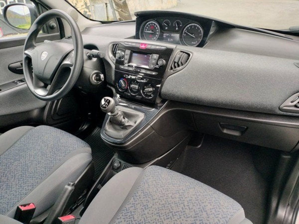 Lancia Ypsilon 1.0 FireFly 5 porte S&S Hybrid Ecochic Silver (15)