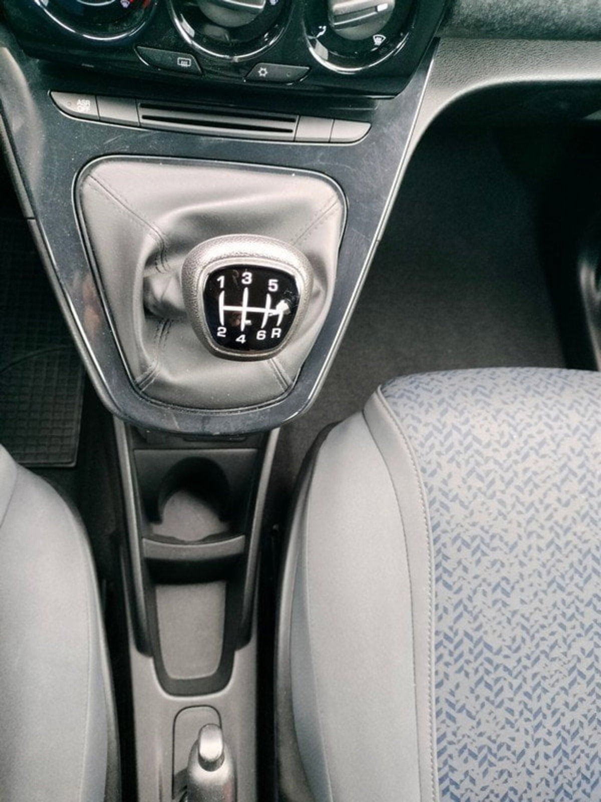 Lancia Ypsilon 1.0 FireFly 5 porte S&S Hybrid Ecochic Silver (18)