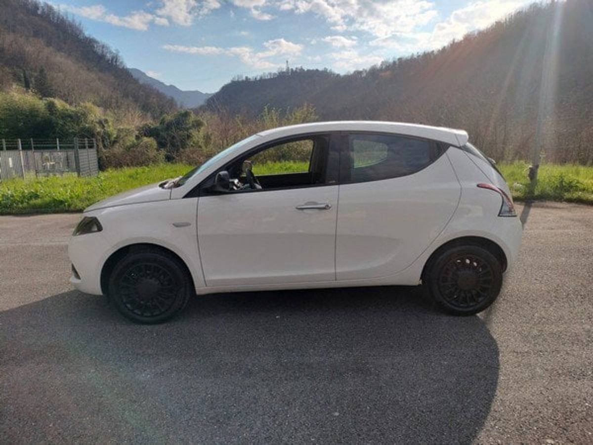 Lancia Ypsilon 1.0 FireFly 5 porte S&S Hybrid Ecochic Silver (5)