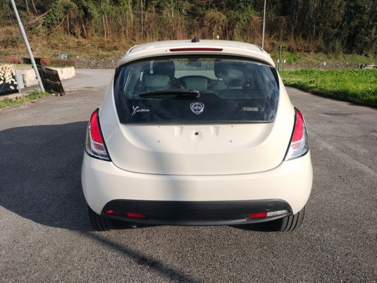 Lancia Ypsilon 1.0 FireFly 5 porte S&S Hybrid Ecochic Silver (7)