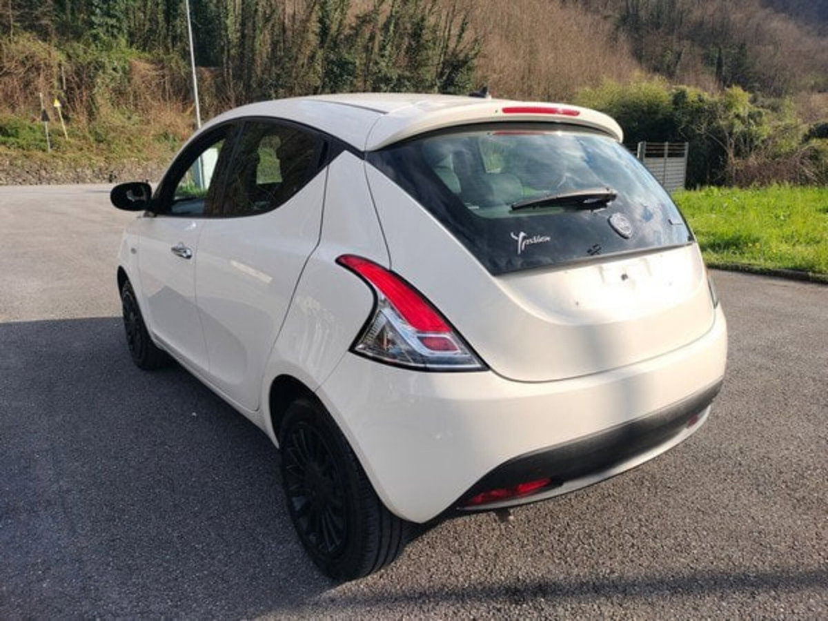 Lancia Ypsilon 1.0 FireFly 5 porte S&S Hybrid Ecochic Silver (8)