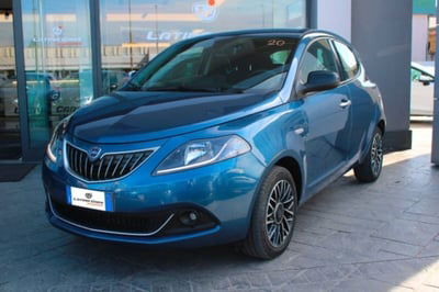 Lancia Ypsilon 1.0 FireFly 5 porte S&S Hybrid Ecochic Silver usata