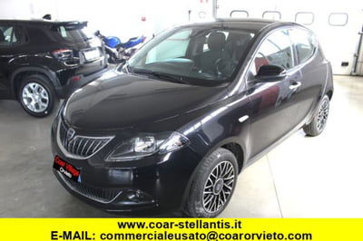 Lancia Ypsilon 1.0 FireFly 5 porte S&S Hybrid Ecochic Silver usata