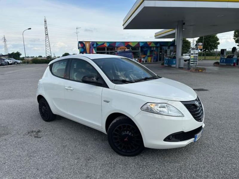 Lancia Ypsilon 1.2 69 CV 5 porte Elefantino