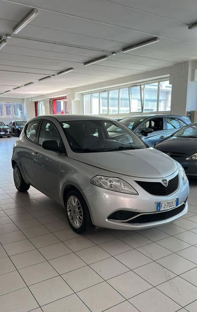 Lancia Ypsilon 1.2 69 CV 5 porte GPL Ecochic Silver usata
