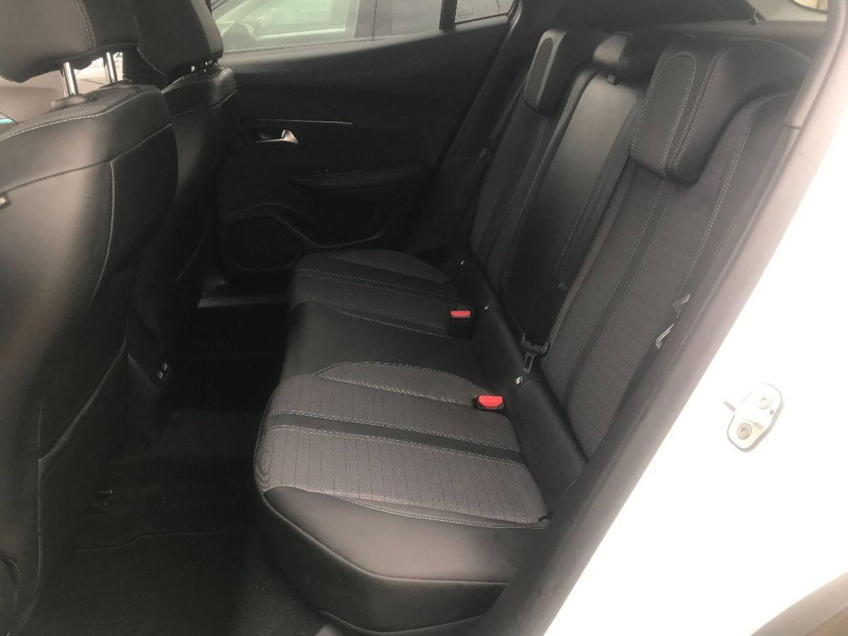 Peugeot 2008 BlueHDi 110 S&S Allure Pack (17)