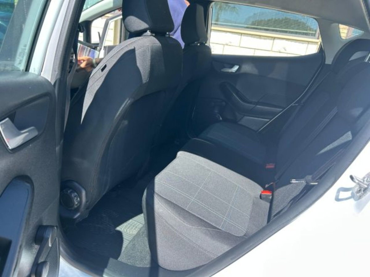 Ford Fiesta 1.5 EcoBlue 5 porte (9)