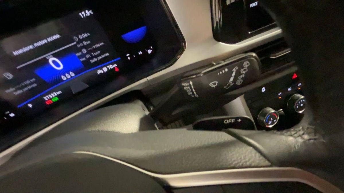 Volkswagen T-Roc 2.0 tdi Life 150cv dsg (10)