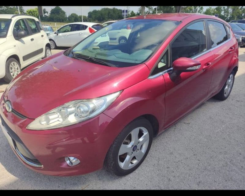 Ford Fiesta 1.4 TDCi 68CV 5 porte Titanium