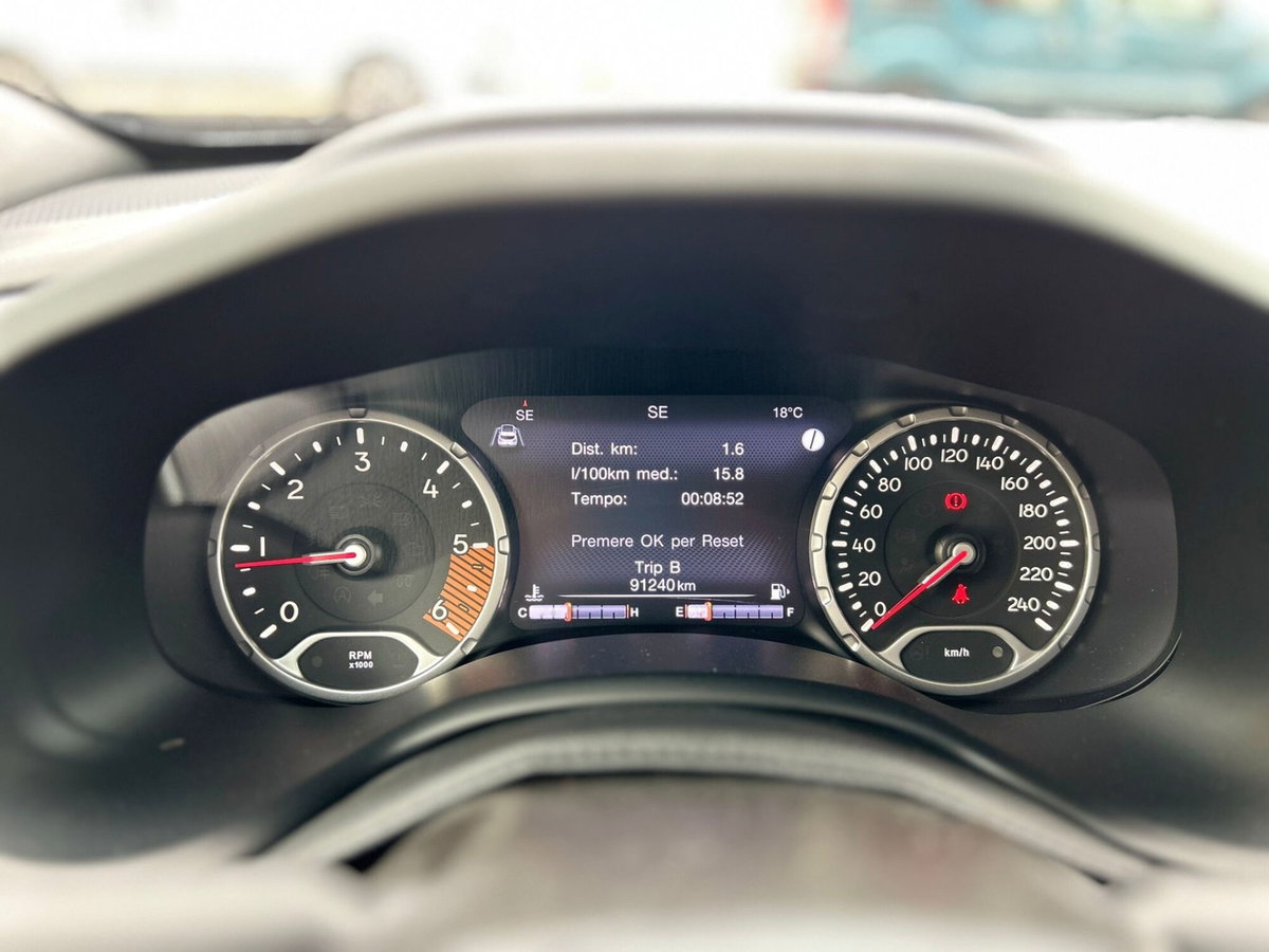 Jeep Renegade 1.6 Mjt 120 CV Limited (14)