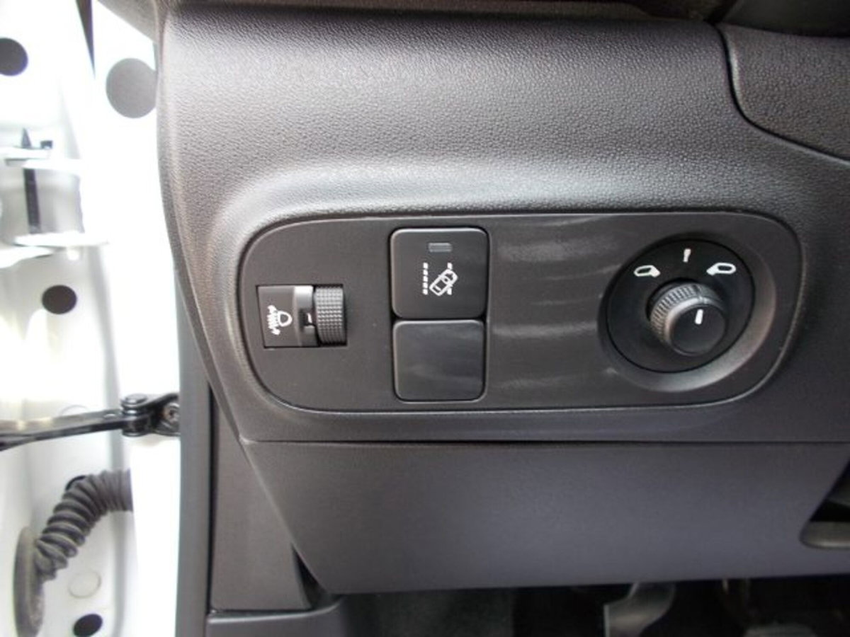 Citroen C3 BlueHDi 100 S&S Van Feel (12)