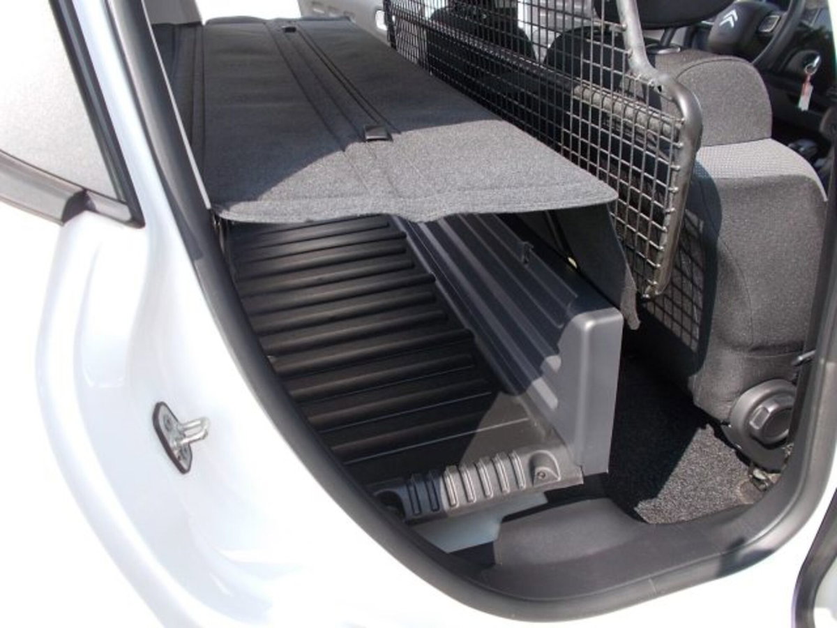 Citroen C3 BlueHDi 100 S&S Van Feel (18)