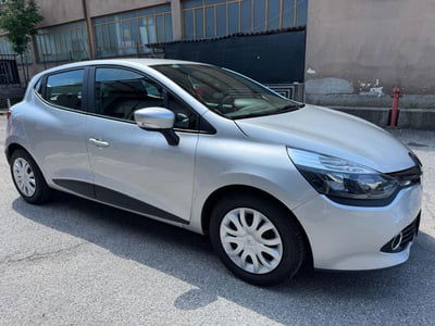 Renault Clio 1.2 75CV 5 porte Wave usata