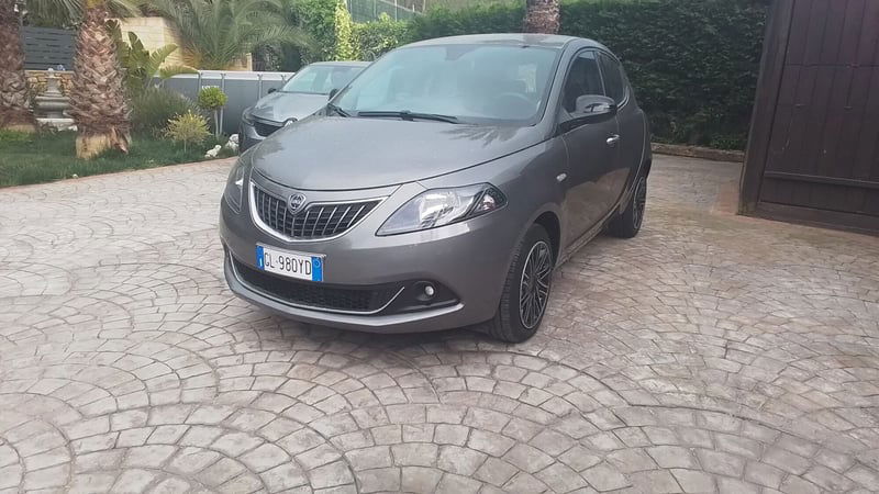 Lancia Ypsilon 1.0 FireFly 5 porte S&S Hybrid Gold Plus